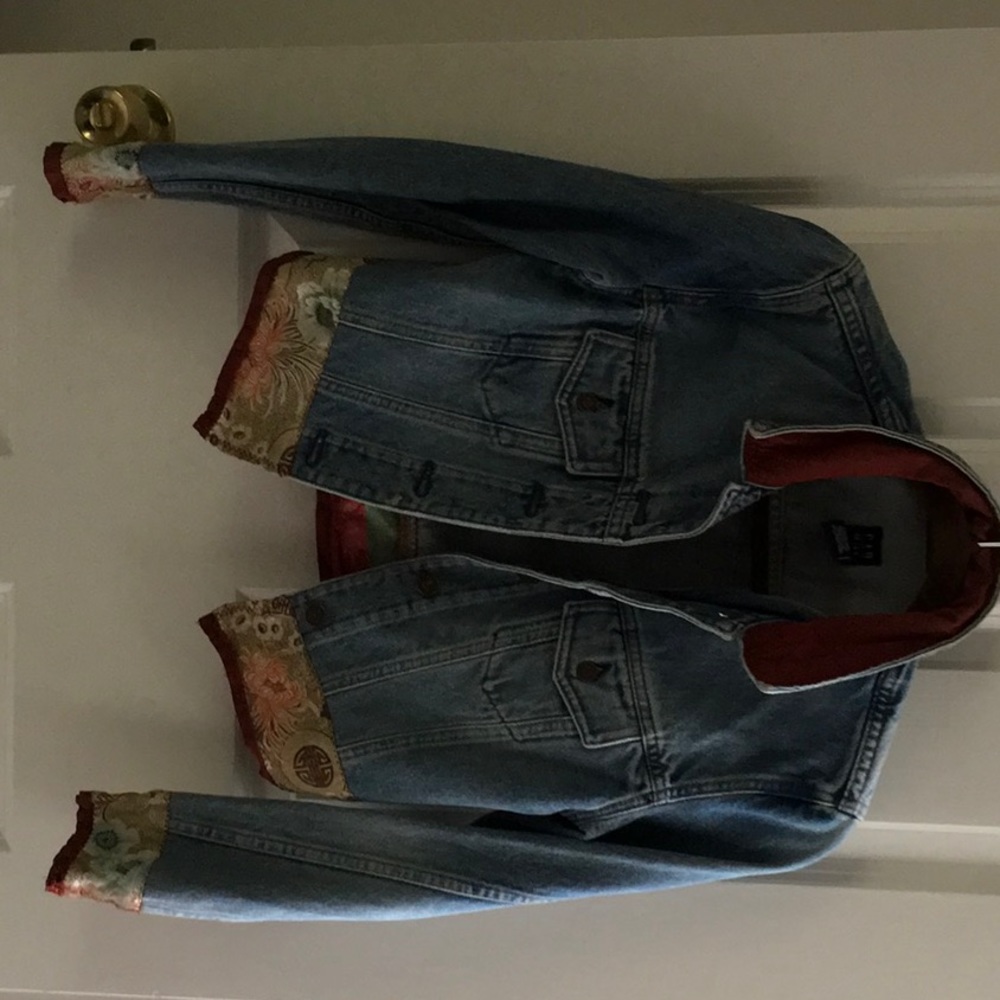 Gap Asian inspired Denim jacket with cute border!